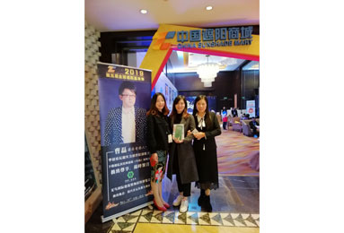 义乌建博会项目经理在中国遮阳商城嘉年华活动中宣传推广