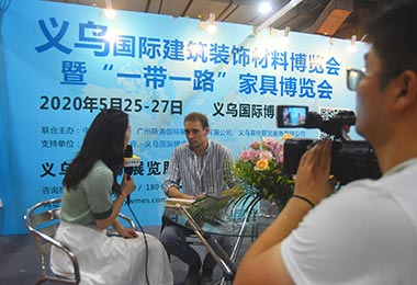 采访外宾采购商